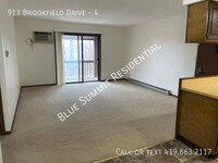 Building Photo - 913 Brookfield Dr