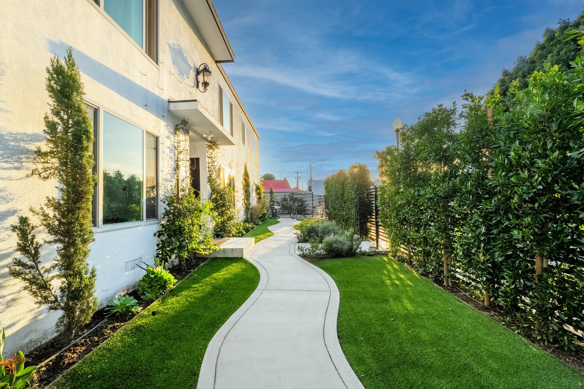 Building Photo - 920 Marine St