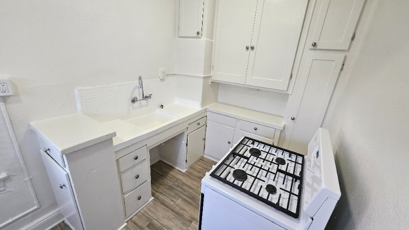 Building Photo - 4530 Normandie Ave