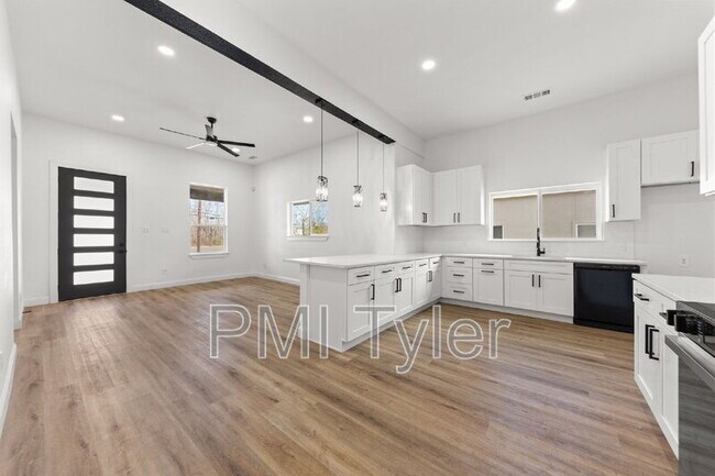 Building Photo - 1259 Bonham St