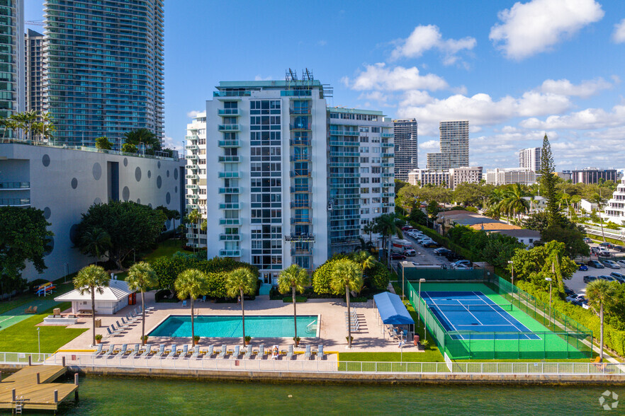 Primary Photo - Bay Park Towers