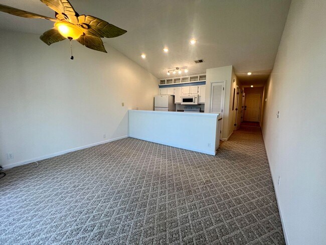 Building Photo - Longs - 1 Bedroom / 1 Bathroom Condo