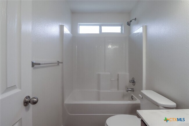 Building Photo - 7819 Bridgepointe Dr