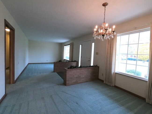 Building Photo - ALL ONE LEVEL IN THE HALLS COMMUNITY! 2 BD...