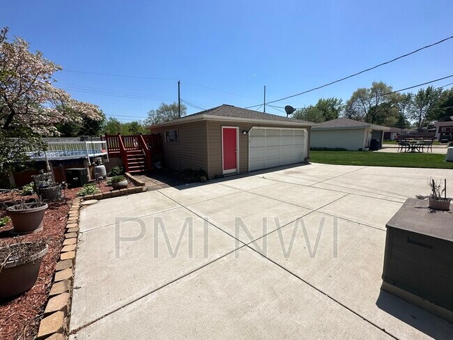 Building Photo - 7959 Beech Ave
