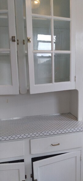 Kitchen - 619 Lancaster Ave