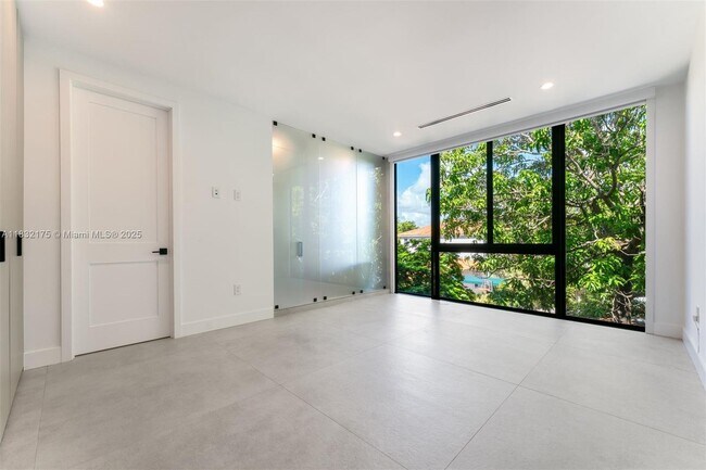 Building Photo - 3270 Gifford Ln