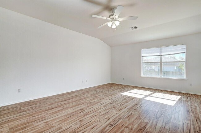 Building Photo - 1305 4 Cabin Ct