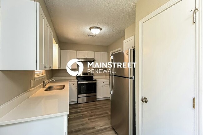 Building Photo - 3 Bedroom Pet-Friendly Home in Midwest City, OK with Main Street Renewal