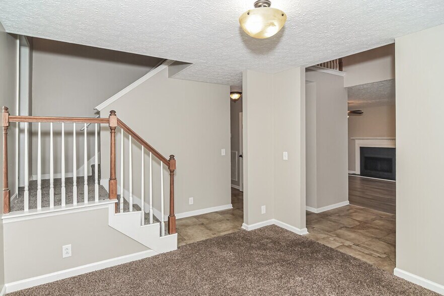 Building Photo - 2813 Louise Russell Dr