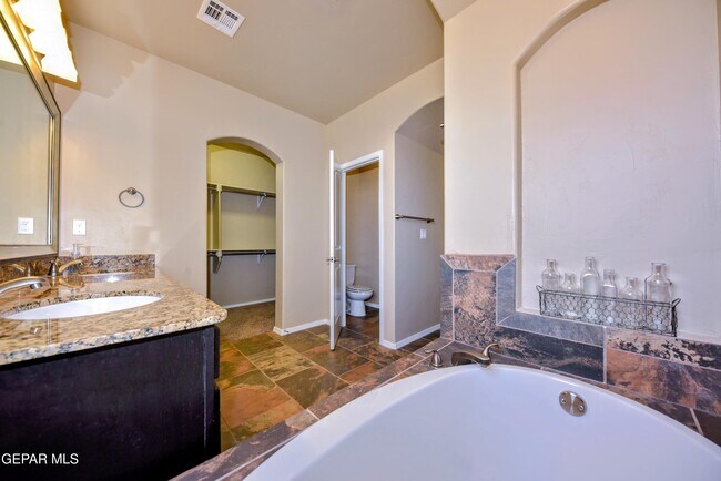Building Photo - 270 Silver Hill