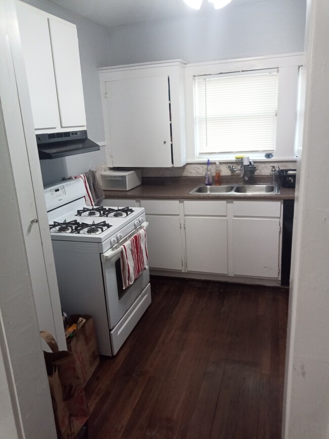 Kitchen - 1539 Westheimer Rd