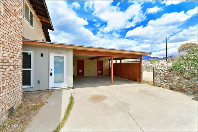 Building Photo - 6412 Pizarro St