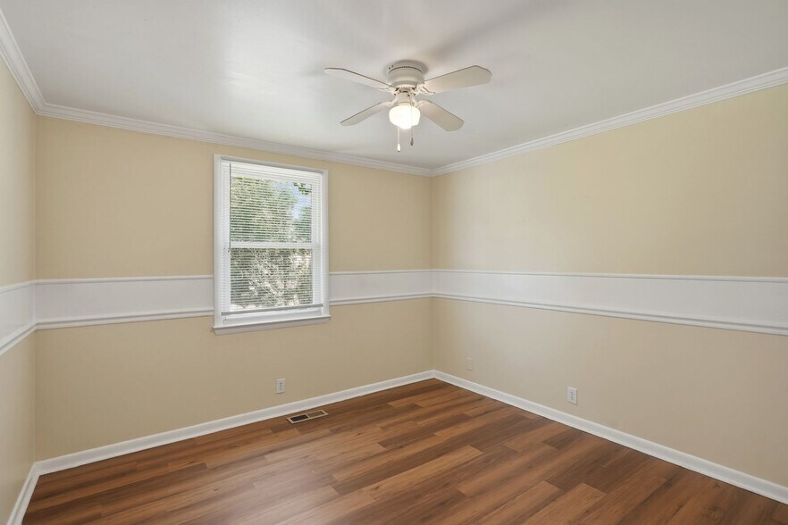 Building Photo - 3260 Niagara Dr