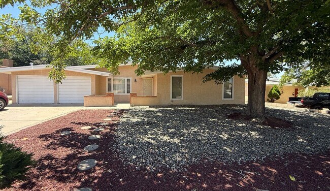 Building Photo - Charming 3 bedroom in NE Albuquerque. Osuna/San Pedro area near San Mateo. Refrigerated Air! 2 Ca...