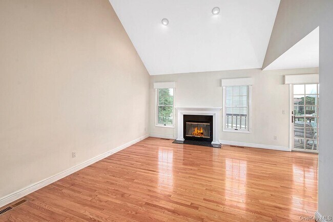 Building Photo - 1103 Regent Dr