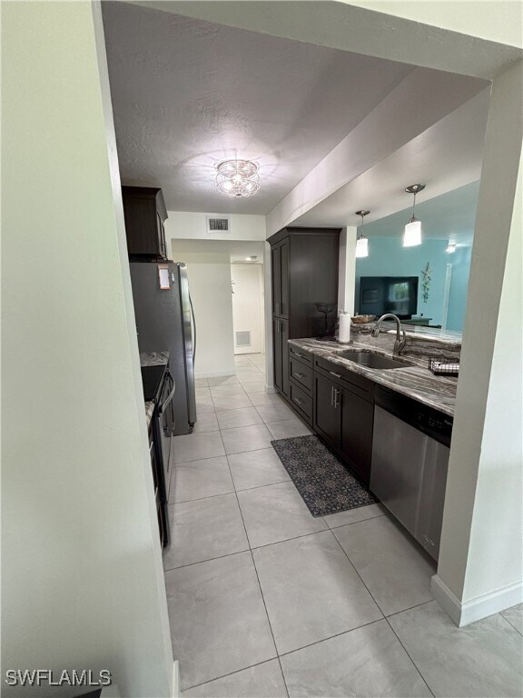 Building Photo - 2118 Tama Cir