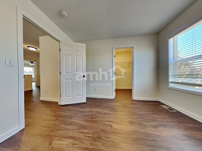 Building Photo - 9944 Terra Glenn Street Southeast