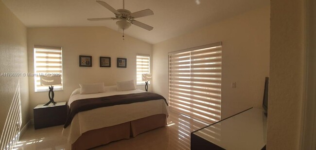 Building Photo - 1314 Canary Island Dr