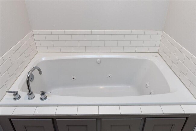 Building Photo - 3 bedroom 2.5 bath new home centrally located