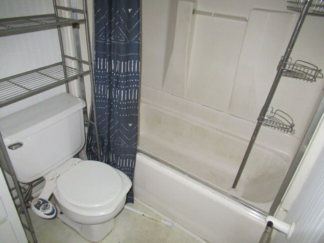 Building Photo - 1404 Maple St