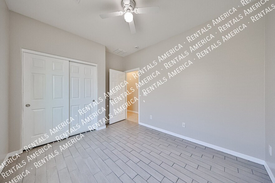 Building Photo - 15573 W Laurel Ln