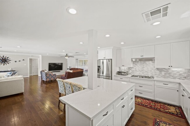 Building Photo - 4943 Cheena Dr