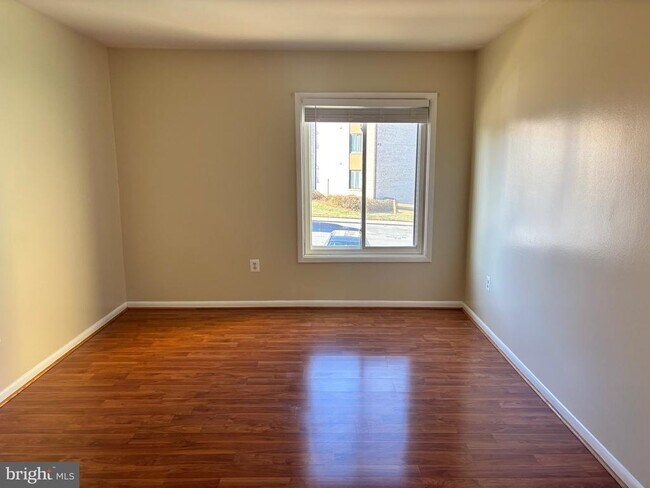 Building Photo - 6966 Hanover Pkwy