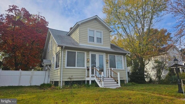 Building Photo - 205 3rd Ave SW