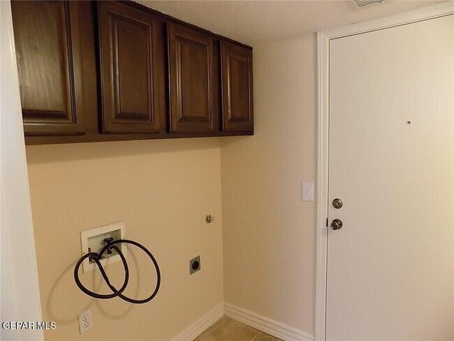 Building Photo - 5473 Roger Maris Dr