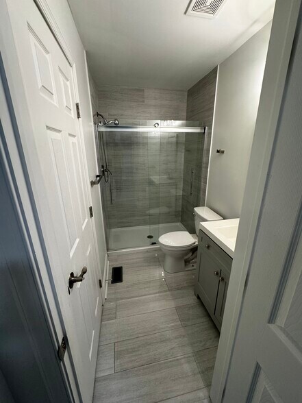 Floor to ceiling Italian luxury tile - 2448 Lakeview Ave