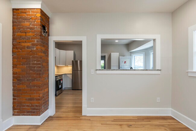 Building Photo - 161 Preston Ave