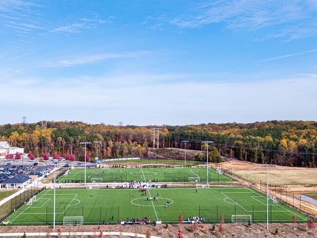 Building Photo - Luxurious 4-Bedroom Townhouse with 3.5 Bat...