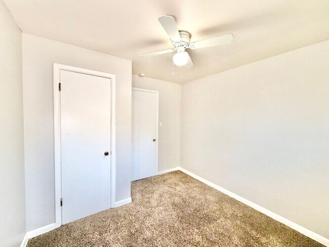 Building Photo - DEC RENT FREE FOR A LEASE STARTING BY NOV 15TH! - BRICK HOME WITH FINISHED BASEMENT