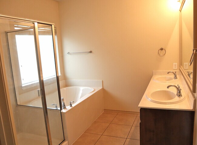 Building Photo - 2245 Laurel Forest Dr