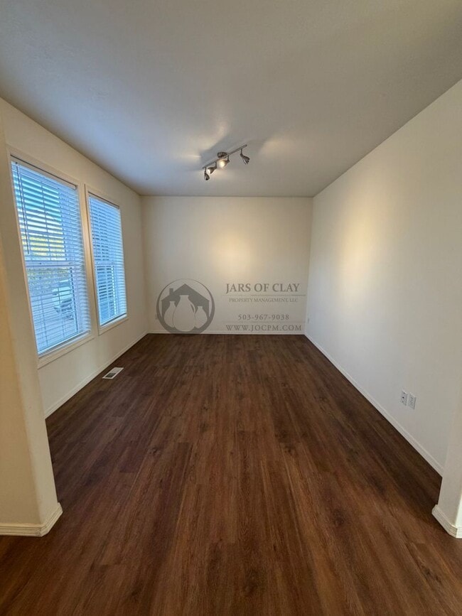 Building Photo - Great Location in Canby-Ready to Rent