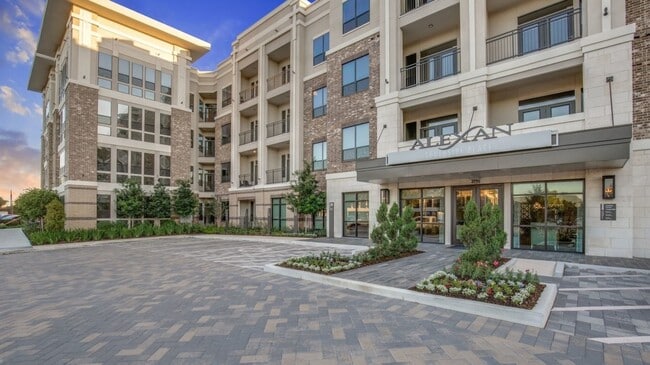 Building Photo - 4139 Bellaire Blvd