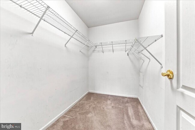 Building Photo - 347 Huntington Ct