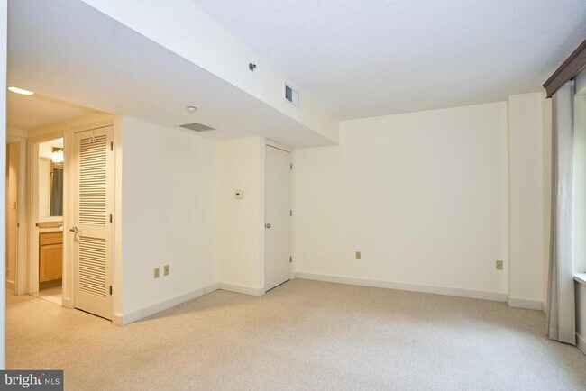 Building Photo - 1150 K St NW