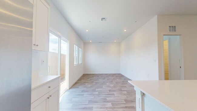 Building Photo - 3231 Carambola Ave