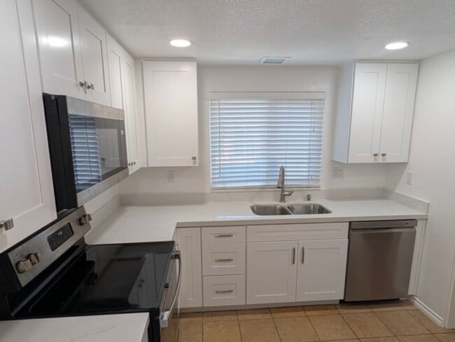 Building Photo - 1 Bed-1 Bath Single Story Condo on 2nd Floor located in El Cajon