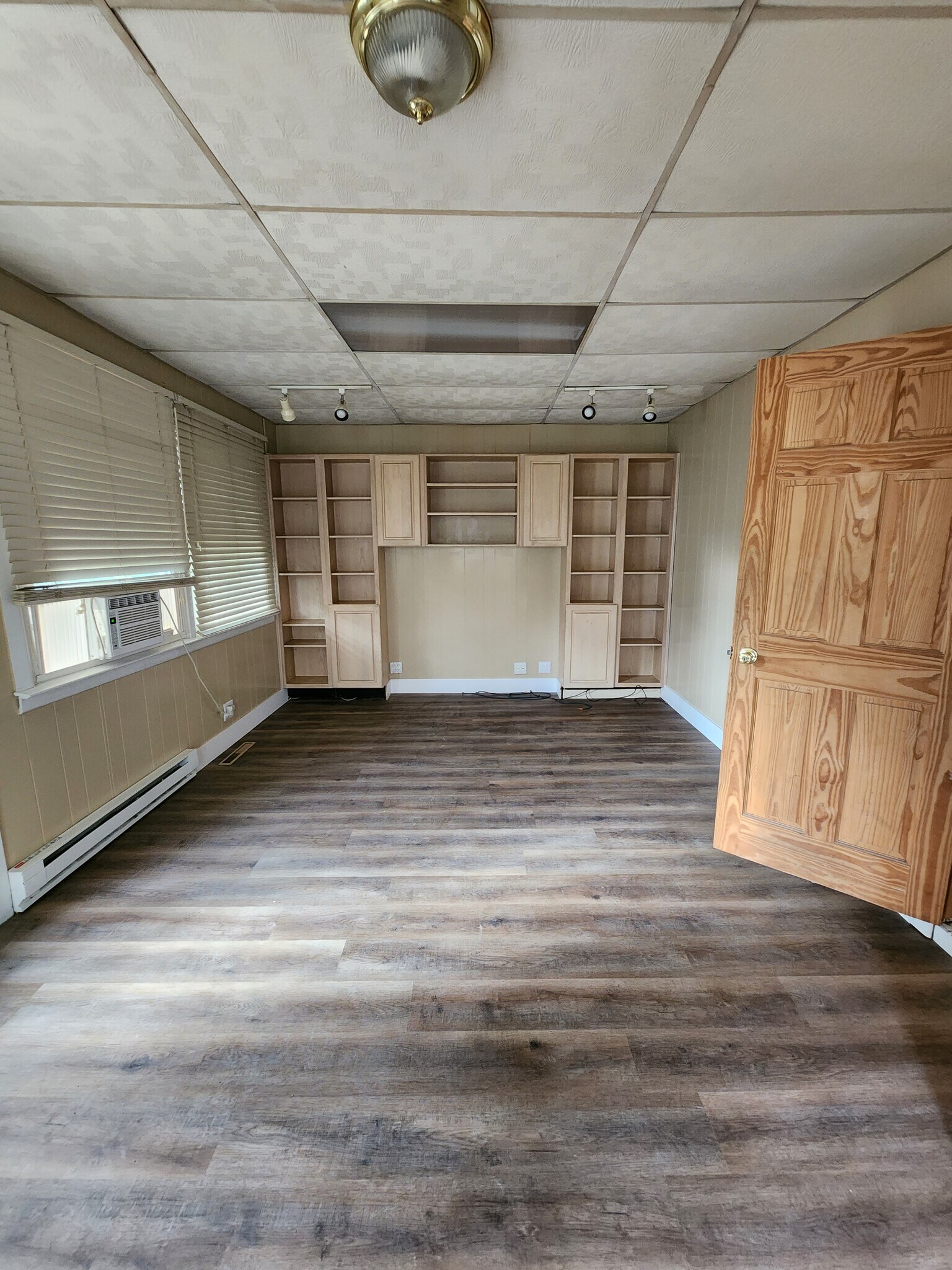 Bedroom 1 - 1017 N Elmwood Ave