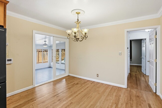 Building Photo - 933 Barstow Ct