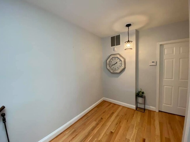 Building Photo - Lovely 3 Bedroom Townhouse in Southwest Wa...