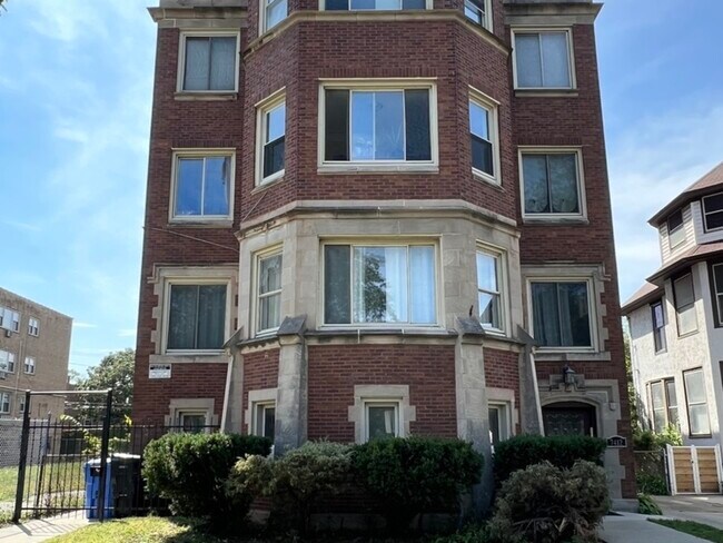 Primary Photo - 7412 S South Shore Dr