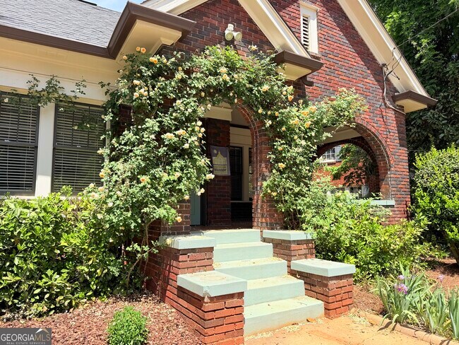 Building Photo - 557 Manford Rd SW