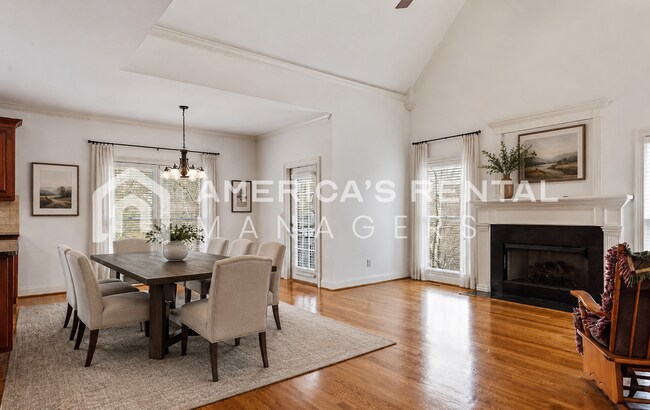 Building Photo - Private Estate Living on Over 3 Acres! Available to view NOW!