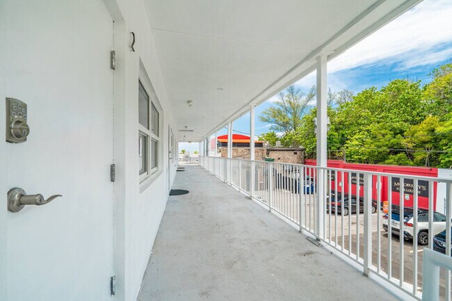 Building Photo - Beachfront Bloo's -2 Units-Ocean View Balc...