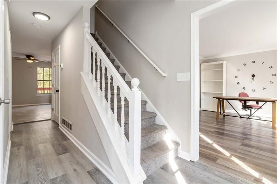 Building Photo - 2119 Tudor Castle Way