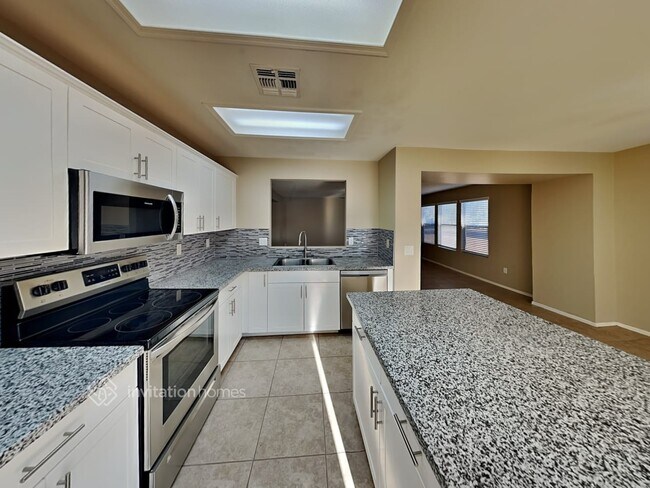 Building Photo - 1034 S Somerset